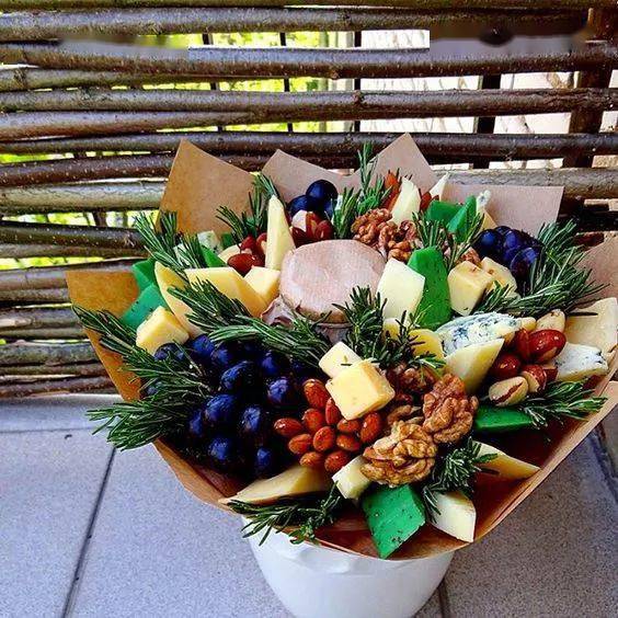 情人节男友送花指南 提前通知礼品花卉销售，轻松表达爱意